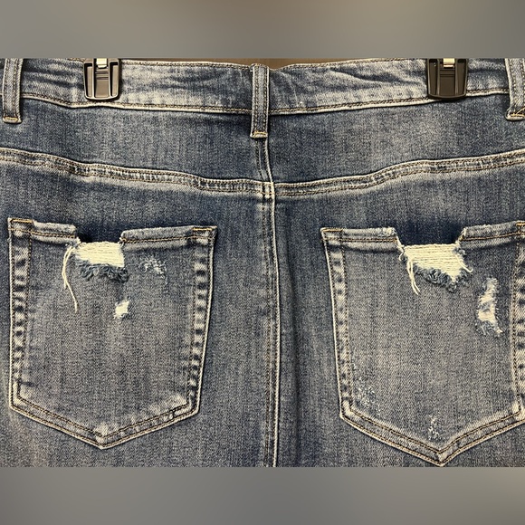 Risen denim skirt with distressing and amazing stretch - Picture 6 of 9